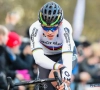 Van der Poel valt weg, Van Aert knalt naar zege