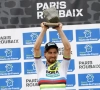 Peter Sagan krijgt naamplaatje in Roubaix ter ere van zijn zege in 2018