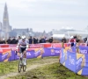 🎥 Van der Poel demonstreert in Antwerpen, Van Aert kent pech en wordt pas zevende 