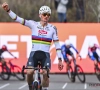 UPDATE: Weergaloze Van der Poel overleeft lekke banden, Kopecky slaat hard toe op kampioenschap