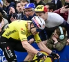 Wout van Aert krijgt excuses van wielerfan die met zijn neus tegen hem aanbotst in volle koers