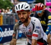 Koers LIVE: UAE compleet uitgeteld door opgave Adam Yates, renner die met breuken doorreed stopt ook