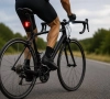 Koersfiets zonder bel, reflectoren en lichten: mag dat wel? Het antwoord zal veel fietsers verrassen
