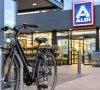 Handig voor op de fiets: Aldi pakt uit met promotie op regenkledij