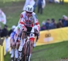 Wat een karakter: Belgische crosser haalt de aankomst nog nadat de schouder uit de kom geraakt