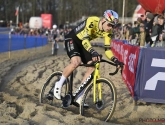 Van Aert buigt het hoofd voor Van der Poel: "Hij was niet te houden, ik zag het aan Thibau Nys"