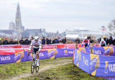 🎥 Van der Poel demonstreert in Antwerpen, Van Aert kent pech en wordt pas zevende 