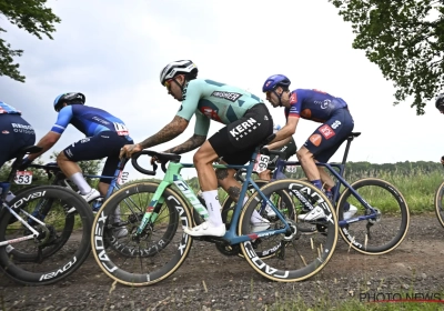 📷 "Zelfs mijn auto moeten verkopen": Onbesuisd gedrag doet renner stoppen met koersen