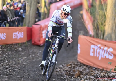 🎥 Foutje van Nys volstaat: Van der Poel wint in Gavere na mooi duel 