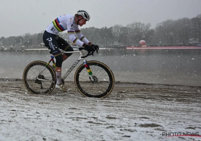 8 op 8 voor Mathieu van der Poel, maar dat ging niet zonder slag of stoot