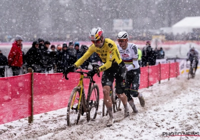 "Merci hé": Wout van Aert prikt met de glimlach naar journalist die gekke statistiek deelde