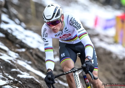 🎥 Van der Poel voert onemanshow op in Zonhoven, Nys gaat spectaculair tegen de grond
