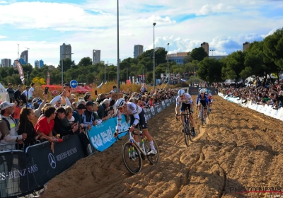 Zo doen resem Alpecin-renners Van der Poel overstag gaan: "Ze hebben mij hele week gedwongen"
