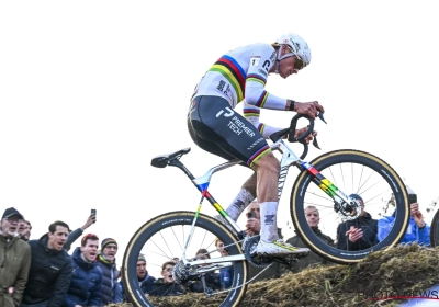 Na alle pech bereikt Van der Poel iets historisch en dat laat hem niet koud: "Heb opgekeken naar Sven Nys"