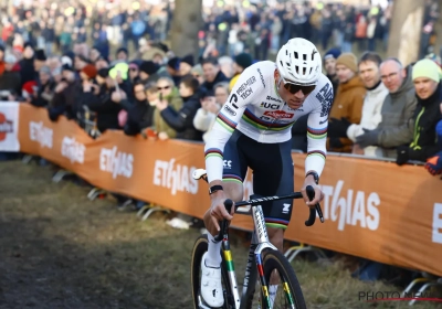 Van der Poel duldt geen tegenstand op weg naar recordzege, Nys ziet podium uit handen glippen