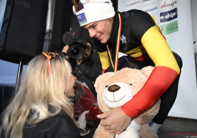 Thibau Nys doet meer dan Van der Poel achterna gaan en geniet met vriendin Anna van uniek zicht