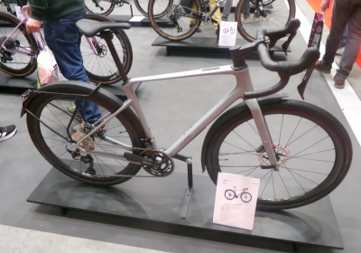 📷 Van vele markten thuis: partnership met Red Bull-atlete en Nieuwenhuis, maar ook ideale gravelbike