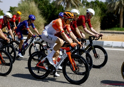 Crashes in Omloop eisen tol: topploeg brengt heel slecht nieuws en meldt ernstige breuk bij gevallen renner