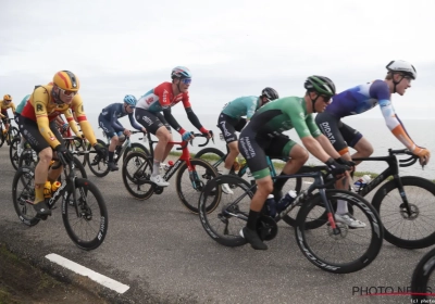 🎥 Eerste zege van Belg overschaduwd door andere renner die ... vuistslag uitdeelt in volle koers(!)