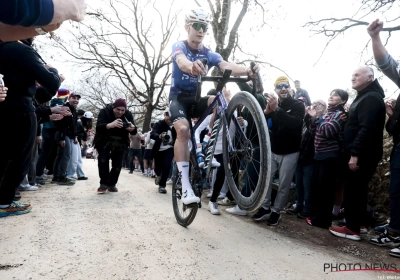 🎥 📷 Naast Pogacar maakt ook Del Grosso (Alpecin-Premier Tech) op eigen wijze het publiek helemaal gek