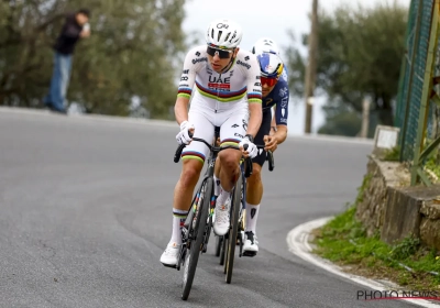 🎥 Unieke beelden onthullen hoe Pogacar na zijn val weer in koers in werd gebracht