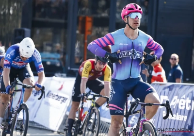 Met een ultieme jump: Dylan Groenewegen zegeviert nu ook in GP Monseré