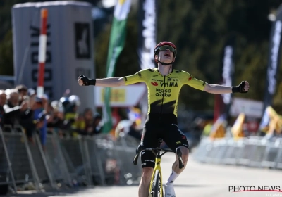 Vingegaard rijdt iedereen in de vernieling en waarschuwt Evenepoel en co meteen 