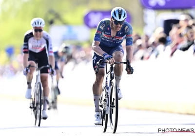Gekoerst in de achtergrond: Stuyven (6de) doet zijn Ronde van Vlaanderen uit de doeken
