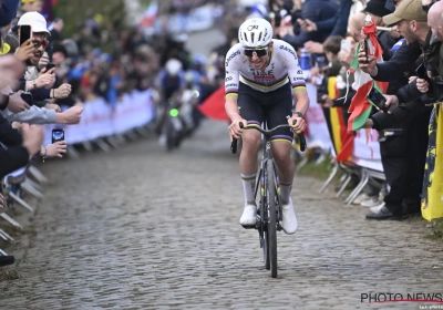 🎥 Nog maar eens prijs: Pogacar knijpt Van der Poel dood en wint de Ronde van Vlaanderen