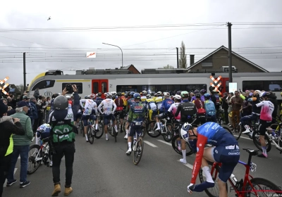 🎥 Evenepoel en Pogacar ontsnappen aan diskwalificatie in de Ronde van Vlaanderen