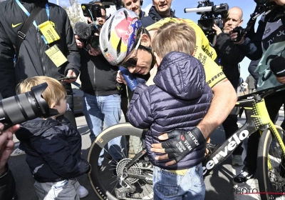 Van Aert reflecteert onder oog van Sarah en kinderen: "Niet vergeten hoe sterk Pogacar en Van der Poel zijn"