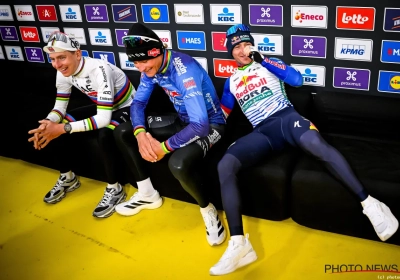 🎥 Héérlijk gewoon: Van der Poel en Pogacar plat van het lachen dankzij Evenepoel