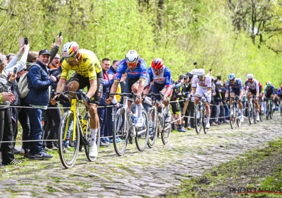 🎥 Wat een gestuntel! Van der Poel verliest twee minuten door pech in Bos van Wallers