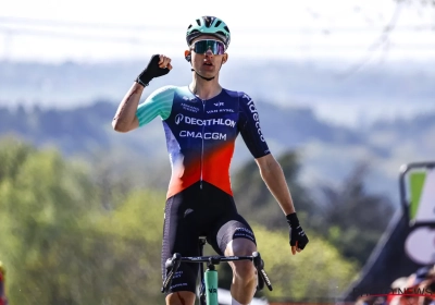 "Fenomeen" Paul Seixas knalt iedereen uit het wiel op de Muur van Hoei