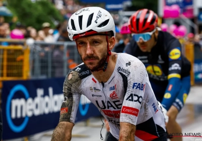 Koers LIVE: UAE compleet uitgeteld door opgave Adam Yates, renner die met breuken doorreed stopt ook