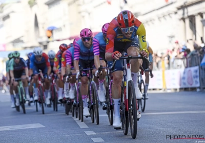 "Echt bullshit" & "Geen woorden voor": peloton misnoegd over invloed van motoren in de Giro