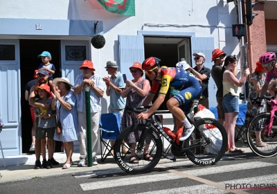 TDF LIVE: Mads Pedersen knalt onweerstaanbaar naar winst, nieuwe groene én gele trui
