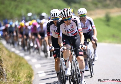 TDF LIVE: Intenties UAE duidelijk, schoenprobleem bij Uijtdebroeks