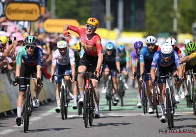 TDF LIVE: Jasper Philipsen pijnlijk gedeclasseerd na derde plaats, maar beslissing wordt teruggedraaid