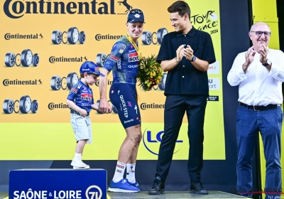 Tim Merlier doet na goed bedacht fotomoment met Pogacar uit de doeken hoe eerste koers van zoontje Jules ging