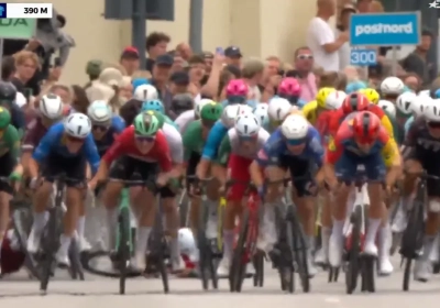 Slik! Wout van Aert ontsnapt nipt aan horrorval in Ronde van Denemarken