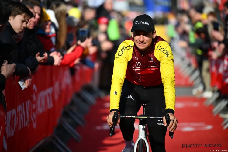Onterechte gele kaart voor Coquard? Cofidis bijt stevig van zich af na zware val van Philipsen