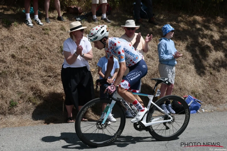 'Valsspeler' in Tour de France ontsnapt niet aan milde straf en lokt heel veel woede uit: "Richting diskwalificeren"