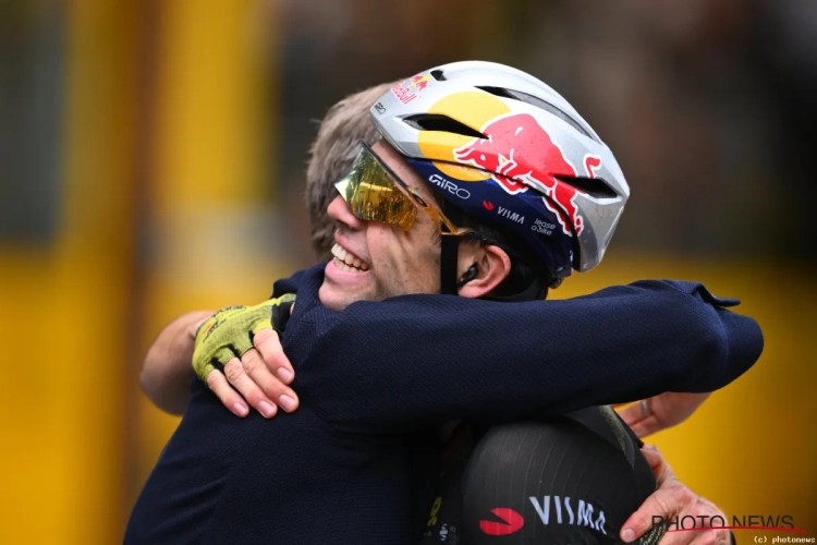 🎥 Dubbele boodschappen brengen Wout van Aert in zevende hemel: "Dit is jouw moment, ze zijn er allemaal voor jou!"