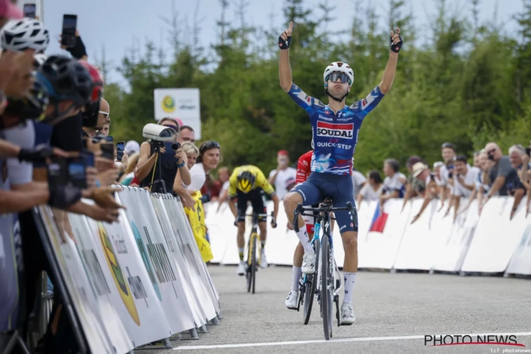 "22-jarig Belgisch talent van Soudal Quick-Step toont zich al heel erg slim in gevecht met Cian Uijtdebroeks"