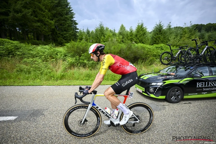 Duimen voor een goede afloop! Belgische wielrenner krijgt een beroerte en wordt overgebracht naar het ziekenhuis