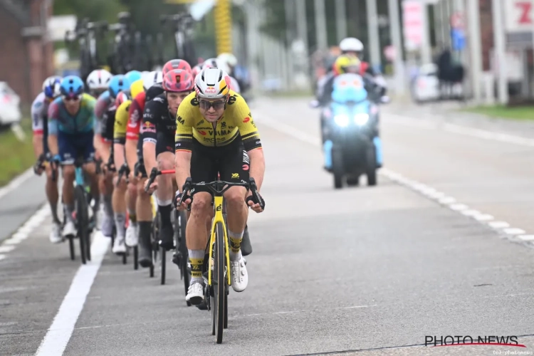 Opvallend: Matthew Brennan zet het berewerk van Wout van Aert in de Super 8 Classic niet expliciet in de verf