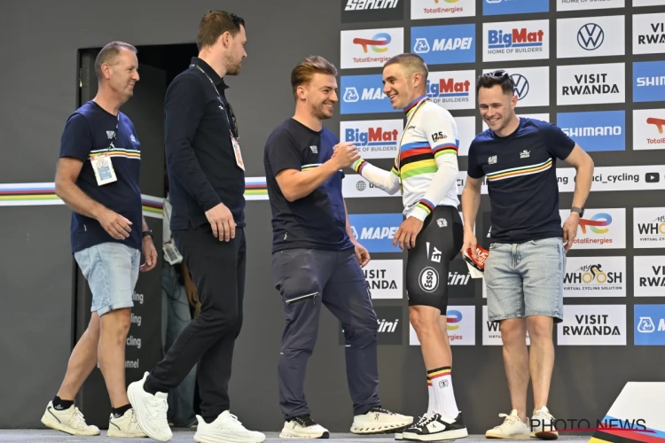 Wie is Anthony Pauwels die van Remco Evenepoel mee het podium op moest na WK tijdrijden?