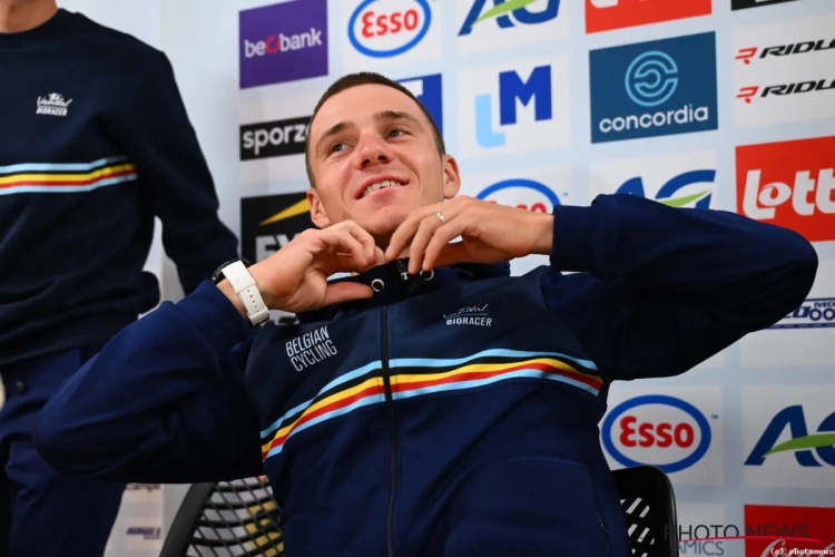 Remco Evenepoel grijnst na suggestie over wat in zijn voordeel kan spelen en wijst naar palmares Tadej Pogacar