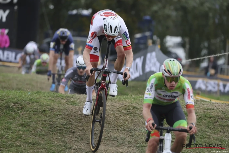 Hyperspanning in Ruddervoorde: Vanthourenhout smijt zijn wiel, andere kandidaat valt in laatste bocht